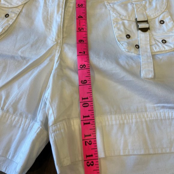 2 pairs of cute white short shorts - Picture 2 of 9